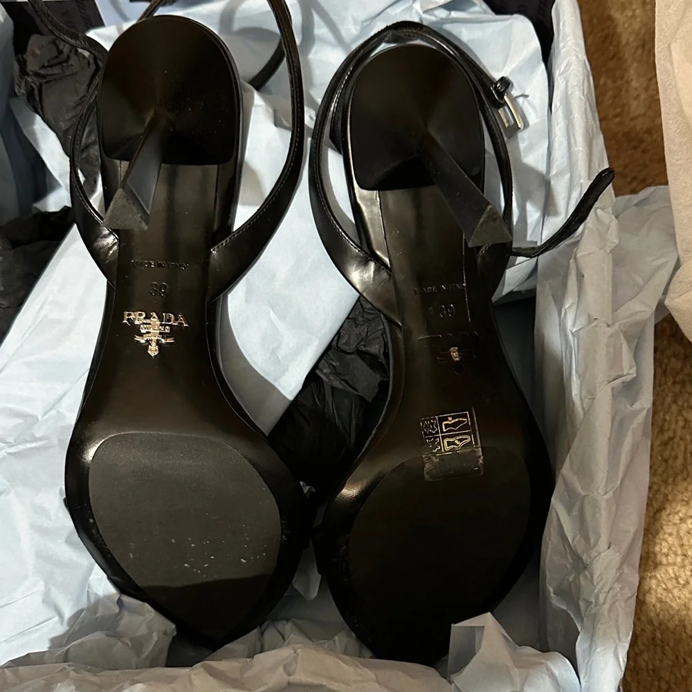 Prada Women's Elegant Black Heels - Picture 2 of 6